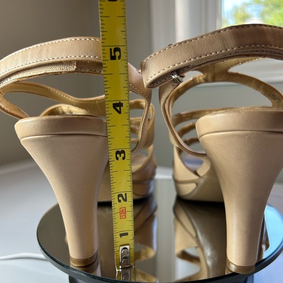 Platform Heels Woman’s 8.5 NWOT Diana Tan Velcro Straps Rubber Sole& Heel Post - Picture 8 of 9